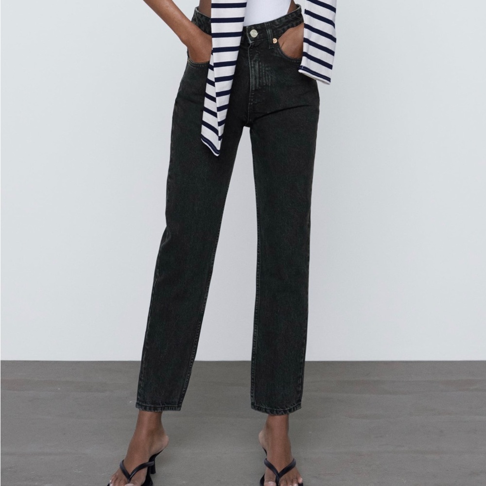 Zara - Mom Fit Jeans - Size 26 (US 2)
